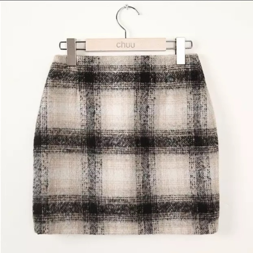 Cute Plaid wool skirt
